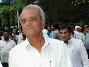 వారిని గెలిపించవద్దు: నారాయణ వారిని గెలిపించవద్దు: నారాయణ