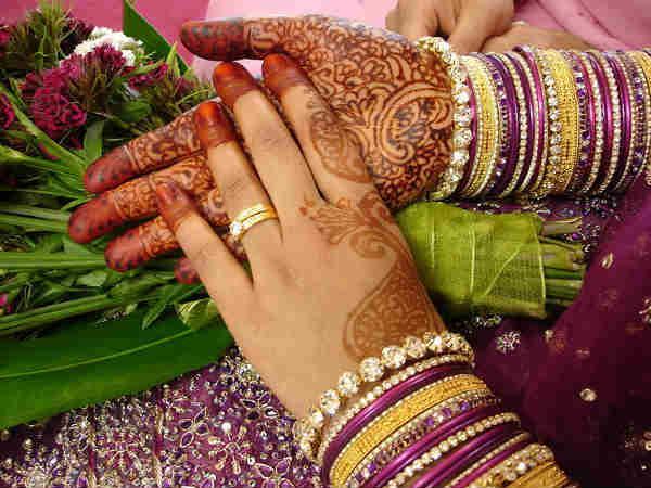 Hindu Mahasabha irked at IAS topper's wedding Hindu Mahasabha irked at IAS topper's wedding