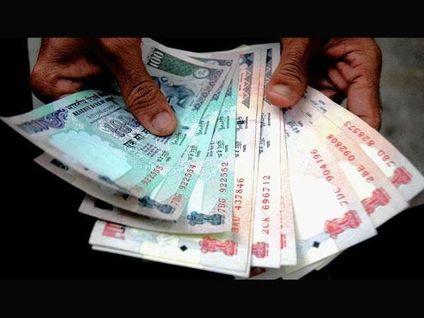 Secretariat SBP distributing rs 10,000 change to employees Secretariat SBP distributing rs 10,000 change to employees