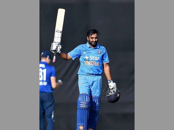 ఇంగ్లాండ్ విజయ లక్ష్యం 305