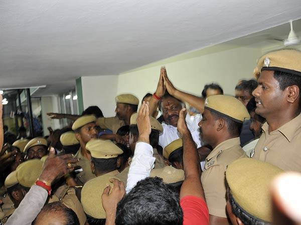 పక్కా ప్లాన్ తో పన్నీర్ సెల్వం