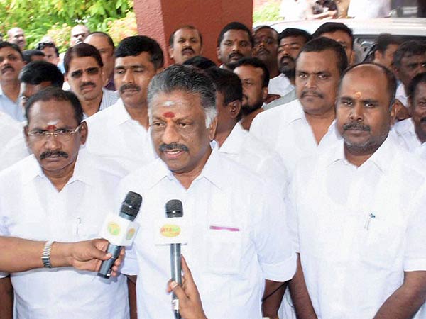 శశికళ సహా వారిపై వేటు