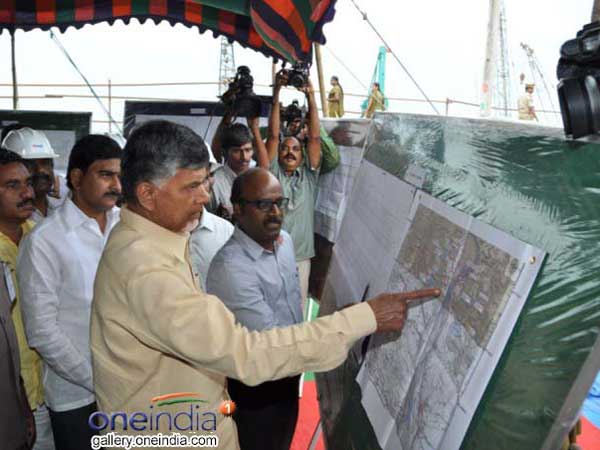 వారికి ఇస్తే పనులు త్వరగా పూర్తి కావు