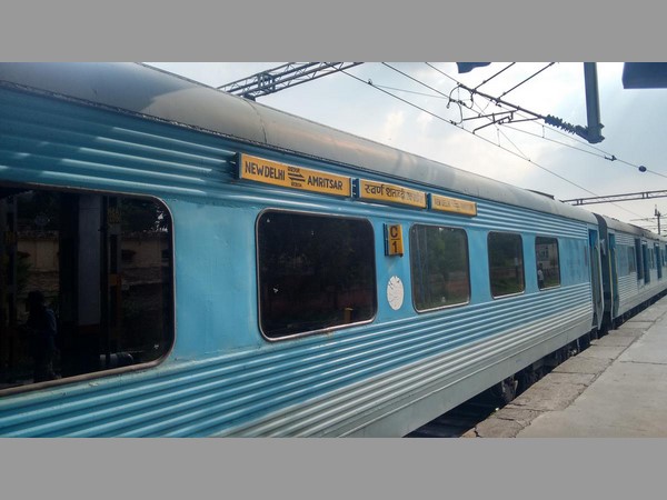 కోర్టుకు రైలు..