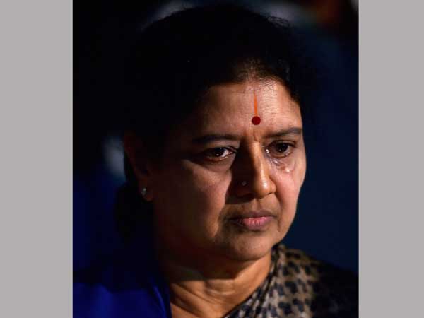 ఏరి కోరి అనుయాయిని సీఎం చేస్తే: