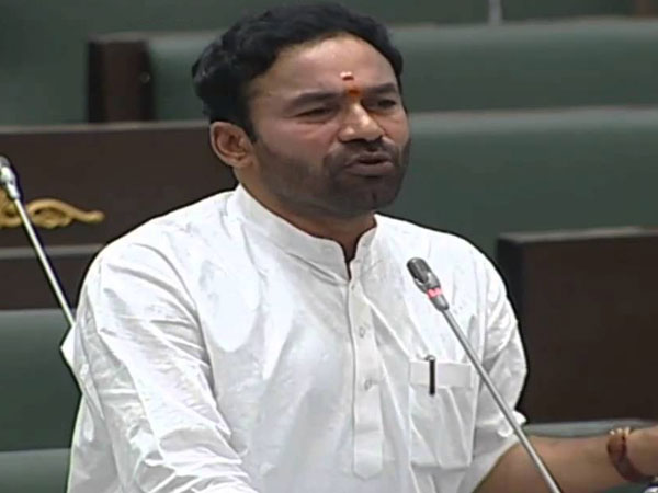 తుచ్ఛ రాజకీయాలంటూ పవన్పై..