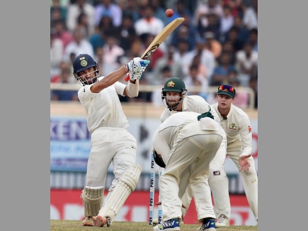 ఆరో బ్యాట్స్మన్ పుజారా