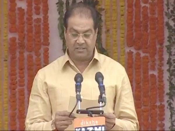 ఆ ఫోటోలు తొలగించండి