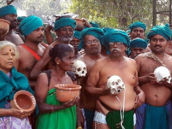 Tamil Nadu Farmers eat rat in their protest at Jantar Mantar in Delhi, Tamil Nadu Farmers eat rat in their protest at Jantar Mantar in Delhi,