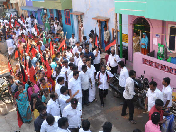 భారీ సంఖ్యలో పోలింగ్ స్టేషన్లు