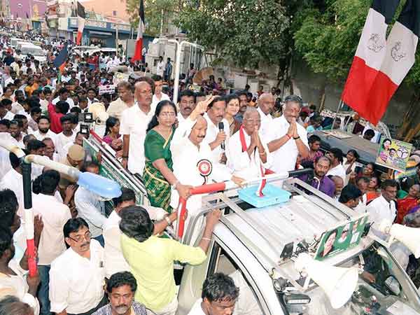 ఓపెన్ టాప్ జీపులో ప్రచారం