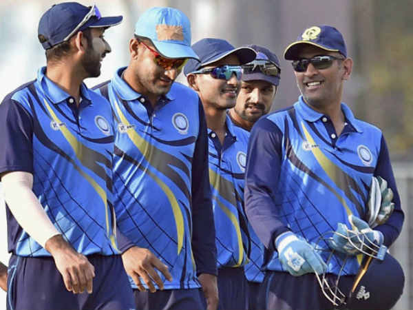 MS Dhoni rescued from hotel fire in Dwarka, he's in Delhi to play in Vijay Hazare trophy MS Dhoni rescued from hotel fire in Dwarka, he's in Delhi to play in Vijay Hazare trophy