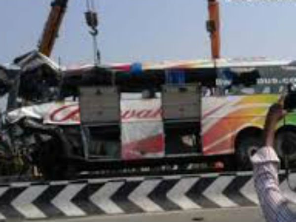 Two injured as Diwakar travels bus collides Two injured as Diwakar travels bus collides