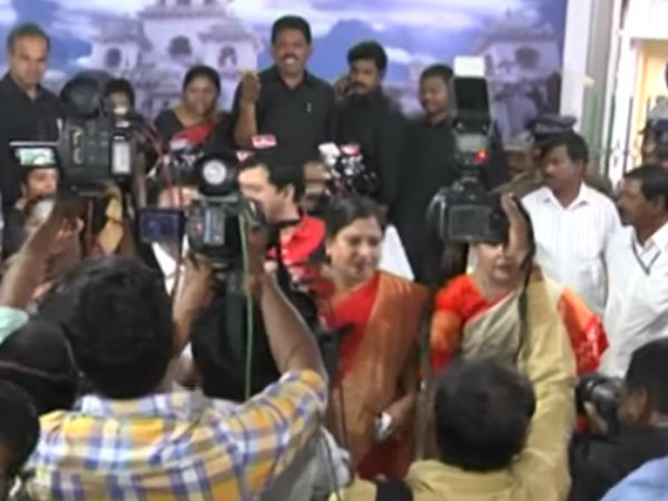 TDP YSRCP Members allegations on each other at media point TDP YSRCP Members allegations on each other at media point