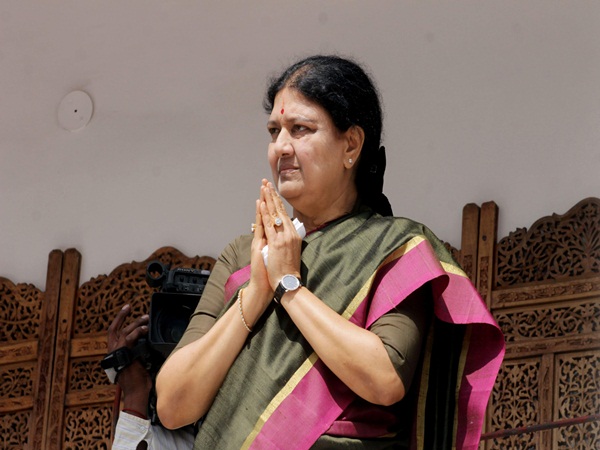 శశికళకు కోలుకోలేని దెబ్బ:
