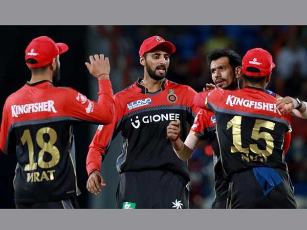 బెంగళూరుపై సిక్సర్ల వర్షం