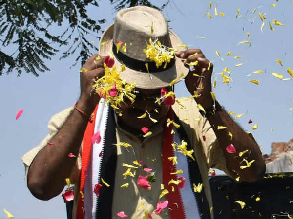 దిమ్మతిరిగిపోవడంతో