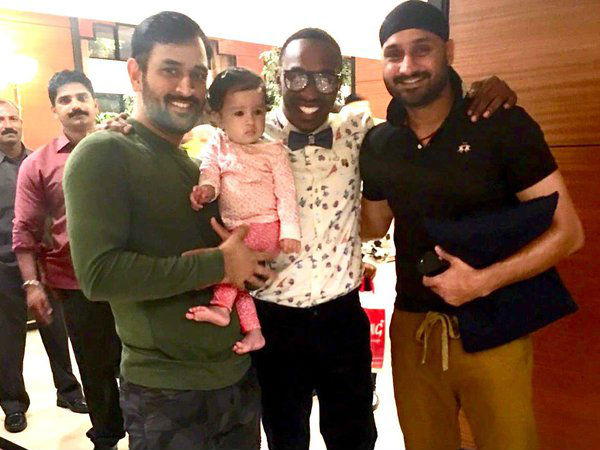 MS Dhoni, Virat Kohli to feature in Dwayne Bravo's new song? MS Dhoni, Virat Kohli to feature in Dwayne Bravo's new song?