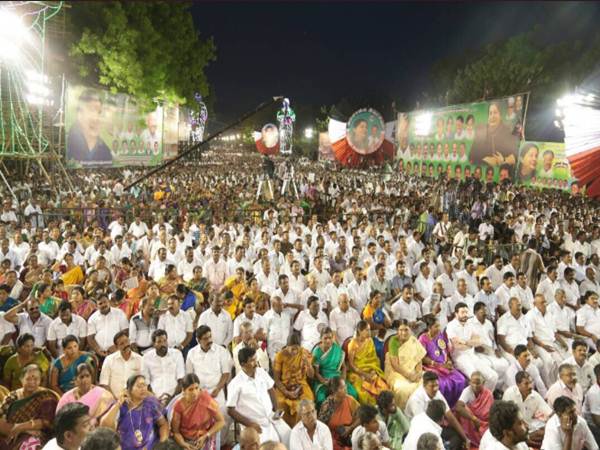 శశికళ, దినకరన్ జైల్లో ఉంటే వీళ్లు మాత్రం ?