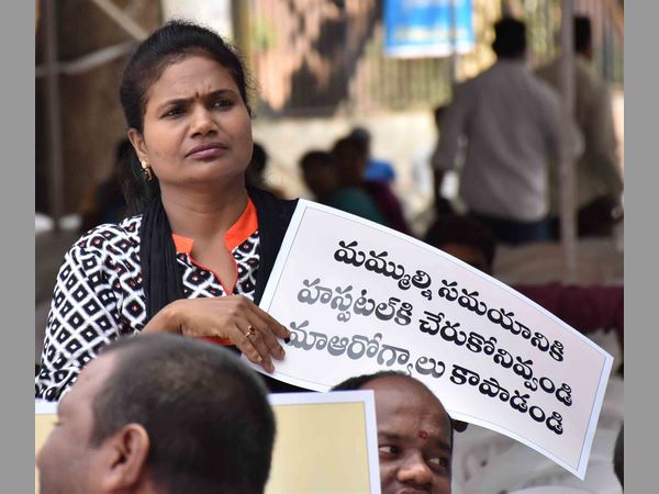 శ్రీదేవి సస్పెన్షన్ వేటు
