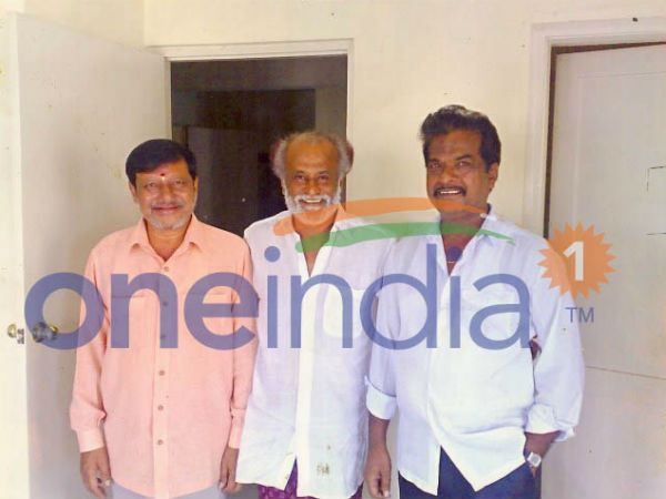 బెంగళూరులో అందర్ని కలిసిన రజనీ