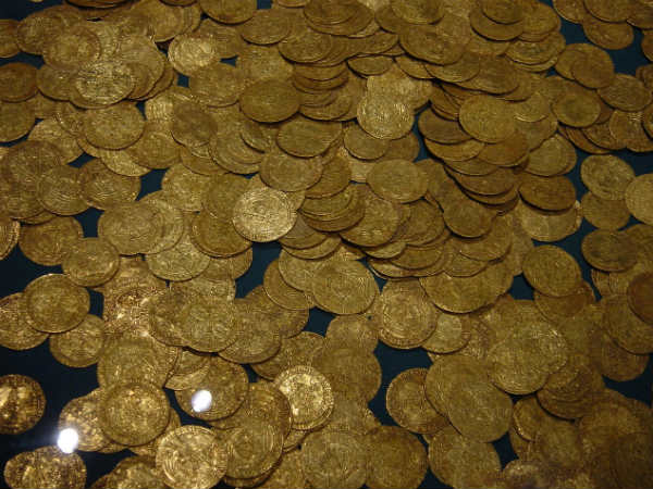 Land owner finds 435 gold coins, hands over to cops Land owner finds 435 gold coins, hands over to cops