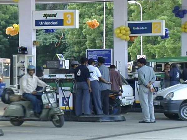 Petrol pumps cheating in Telangana & AP Petrol pumps cheating in Telangana & AP