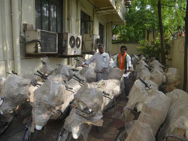 BJP men to ‘conquer Telangana’ on UP bikes BJP men to ‘conquer Telangana’ on UP bikes