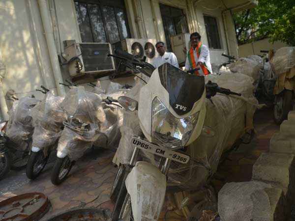 BJP men to ‘conquer Telangana’ on UP bikes BJP men to ‘conquer Telangana’ on UP bikes