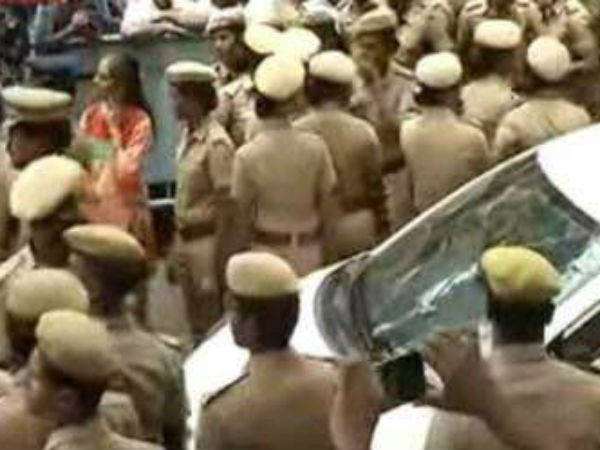 దీపక్ దాడి చేశాడు