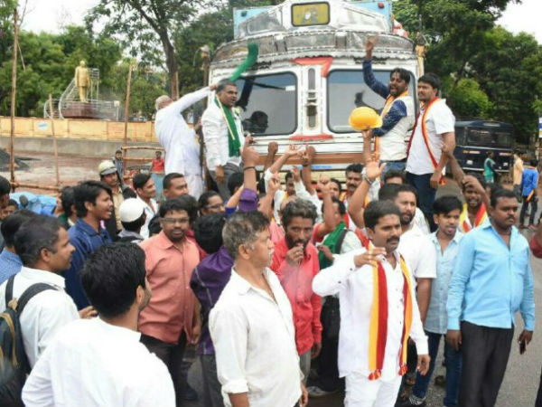 వర్షం దెబ్బతో ఆటంకం
