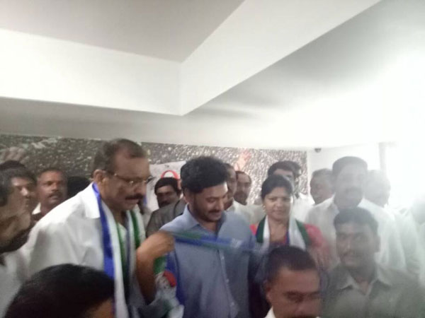 అంతా నావెంటే