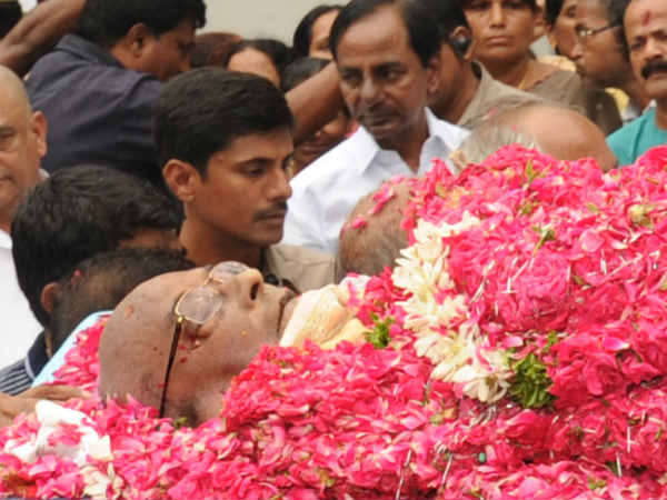 ఇంటి పెద్దగా మారిన సీఎం...