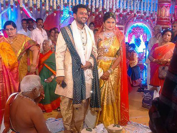 గ్రామస్తుల దీవెనలు