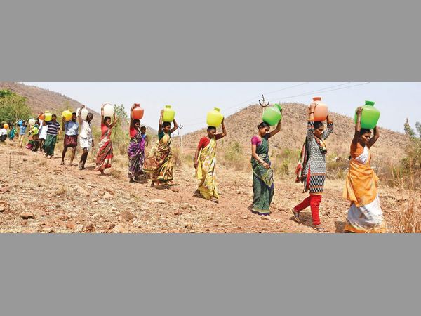 రైతుల ఖాతాల్లో జమ కాని నిధులు