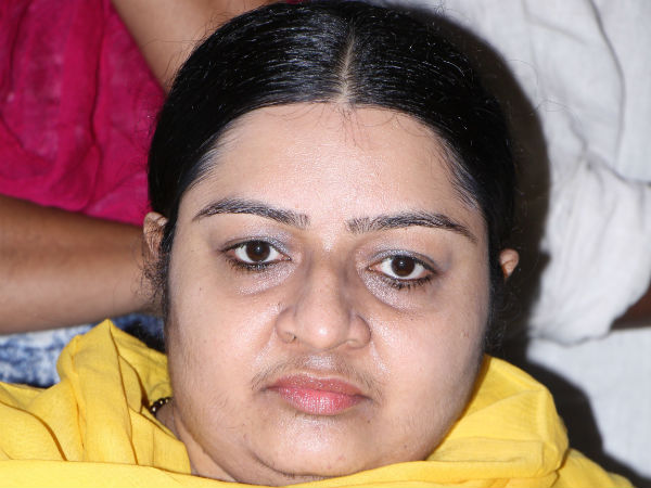 Deepa stakes claim to Jaya's Poes Garden residence, denied entry Deepa stakes claim to Jaya's Poes Garden residence, denied entry