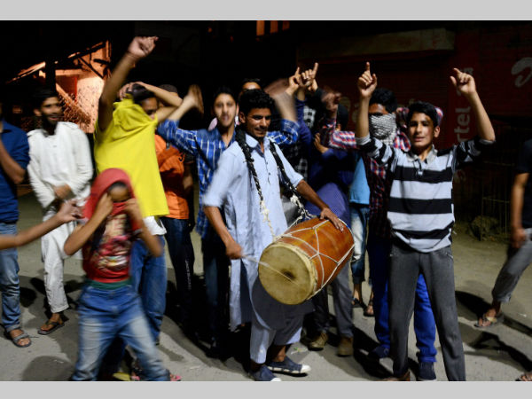 Youths in Kashmir celebrate as Pakistan win Champions Trophy Youths in Kashmir celebrate as Pakistan win Champions Trophy