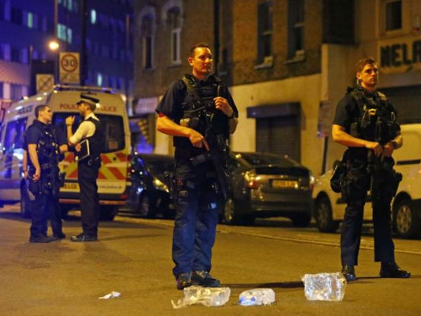 Several injured after vehicle rams people leaving London mosque: witnesses Several injured after vehicle rams people leaving London mosque: witnesses