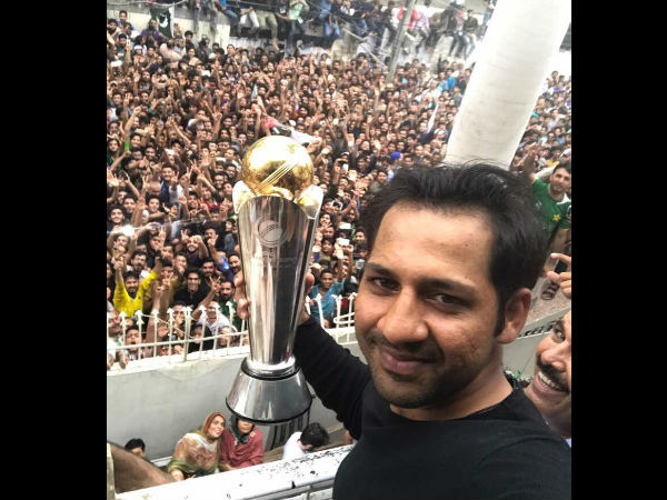 ICC Champions Trophy: Triumphant Pakistan cricketers given heroes' welcome back home ICC Champions Trophy: Triumphant Pakistan cricketers given heroes' welcome back home