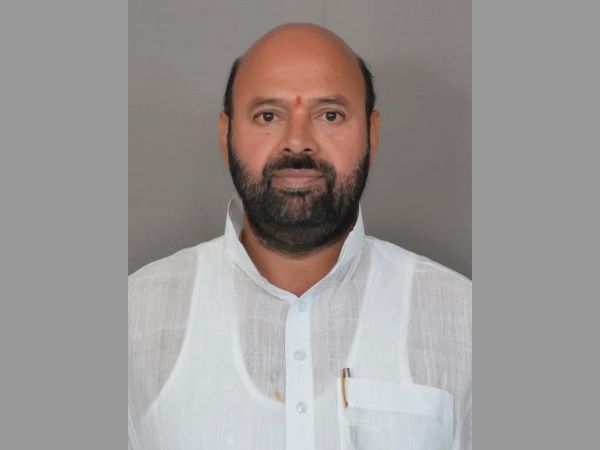 మెదక్ జిల్లాలో కలెక్టరేట్పై ఒత్తిళ్లు