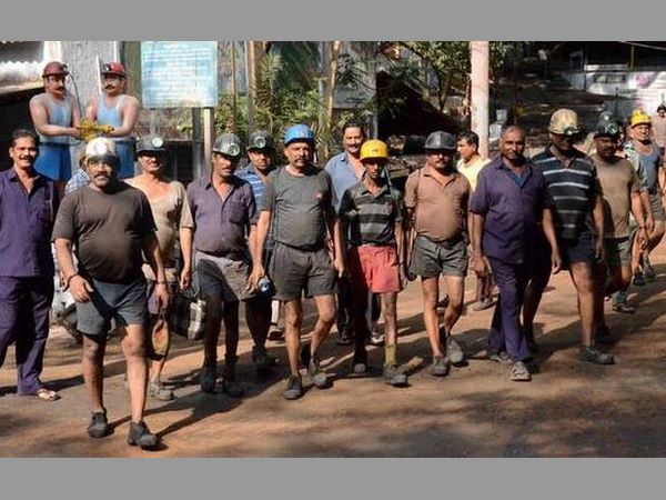 కార్మికులకు విశ్రాంతి కరువు