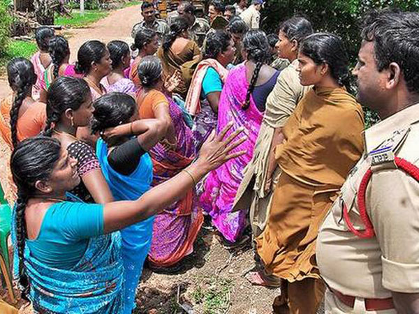 నేతల అరెస్ట్.. మీడియాకు నో పర్మిషన్