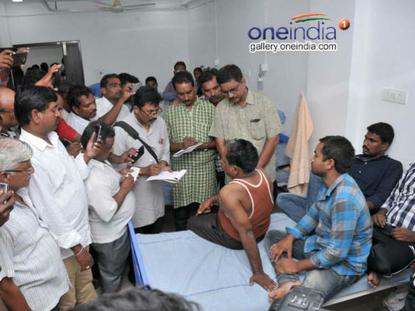 జైలర్ అంగీకరించకపోవడం వల్లనే....
