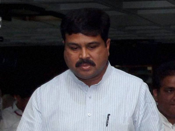 Subsidy On LPG Cylinders For Poor To Continue: Union Oil Minister Subsidy On LPG Cylinders For Poor To Continue: Union Oil Minister