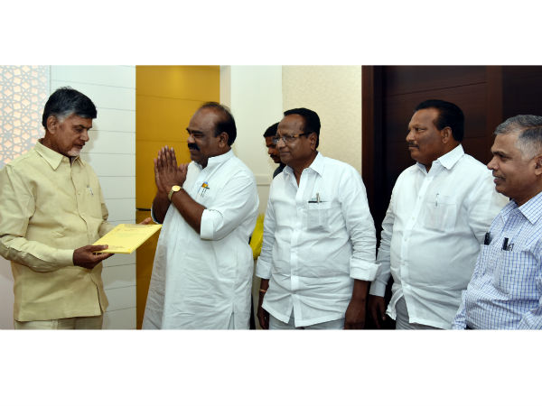 TS specaker invites AP CM Chandrababu to his son's marriage TS specaker invites AP CM Chandrababu to his son's marriage
