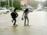 Heavy rains lash Mumbai, Thane Heavy rains lash Mumbai, Thane