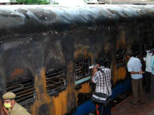 Tamil Nadu Express fire: dancers get lucky Tamil Nadu Express fire: dancers get lucky