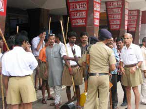 RSS swayamsevaks at Bangalore Railway Station RSS swayamsevaks at Bangalore Railway Station