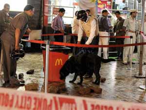 Bomb blast shakes Pune again, police start investigation Bomb blast shakes Pune again, police start investigation
