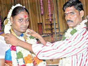 After groom scoots, gallant bachelor steps in to wed bride After groom scoots, gallant bachelor steps in to wed bride